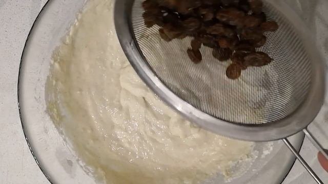 Пышные оладьи с изюмом! Проще рецепта вы не найдёте!