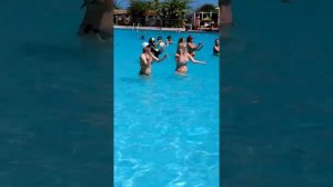Водная гимнастика в бассейне