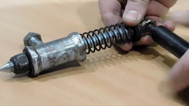 Крутая самоделка из ПОДРУЧНЫХ СРЕДСТВ/Сделай и себе это простое и нужное приспособление!