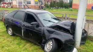 В Нижневартовске подросток разбил машину и пострадал сам