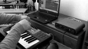 Novation ReMOTE 25SL Compact Avid Mbox3 Roland PC-200mk2 Korg Wavestation Superteclados.com