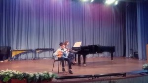 Вова играет на домре "Марш дружбы".