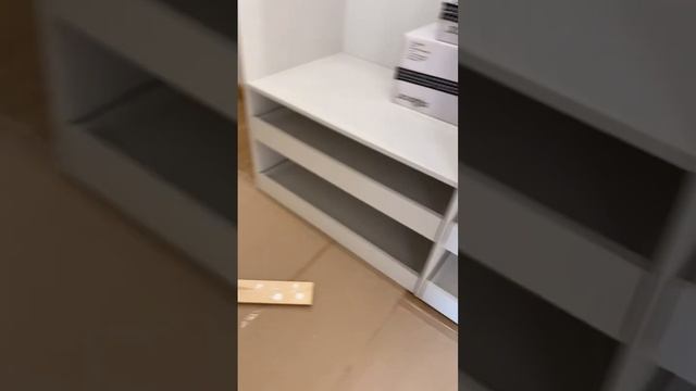 Установка шпонированного плинтуса Coswick #укладкапаркета #укладкаламината #ступени # смотреть онлайн