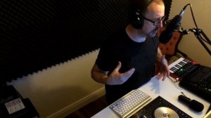 M-Audio NOVA BLACK MIC VS. NEEWER NW700