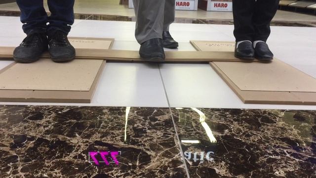 Тест на прочность ламината толщиной 8 и 12 мм на неровном полу смотреть онлайн