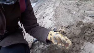 КОПАЮ на дне РЕКИ! Чего только нет на высохшей Кубани...