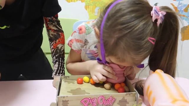 PIG OUT смешная настольная игра для детей смотреть онлайн