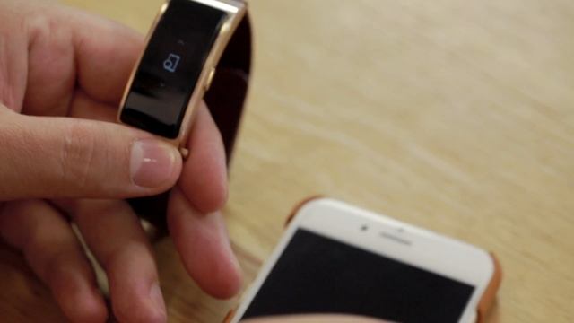 Huawei Talkband B3 смотреть онлайн