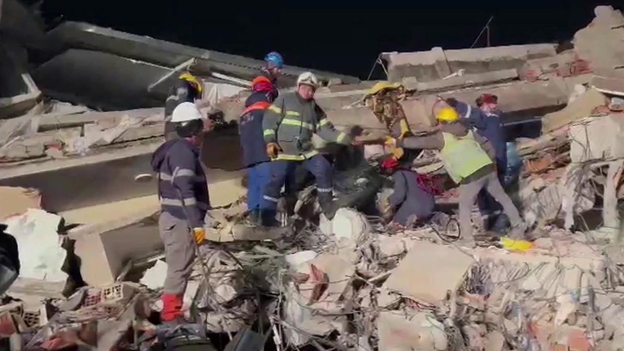 В Турции и Сирии продолжают находить выживших после землетрясения