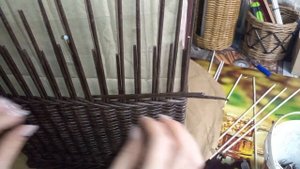 Как спрятать хвостики от ОБРАТНОЙ верёвочки из 3-х. Из газетных трубочек.