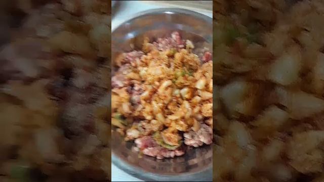 Сидите дома и не знаете что приготовить в метель? Пельмени по-восточному. Фарш и кимча, специи. смотреть онлайн