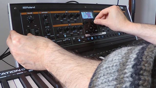 Roland Jupiter XM - SEQ & ARP transpose SH-101 смотреть онлайн