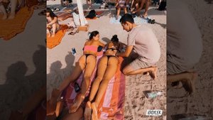 МАЖУ ПОПКИ НА ПЛЯЖУ?незнакомки дали себя потрогать
