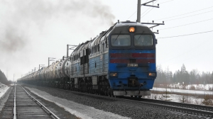 2ТЭ116У-0008 с грузовым поездом и приветливой бригадой прибывает на станцию Пурпе