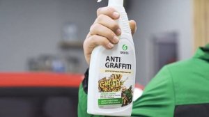 Как убрать наклейки и клея со стекла автомобиля без повреждений поверхностей