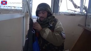 Флаг батальона Сомали над взлетной полосой донецкого аэропорта1
