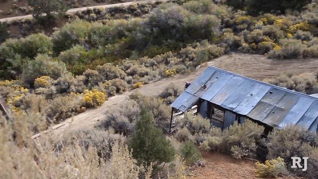 Exploring old mines for denim jeans and other vintage items смотреть онлайн