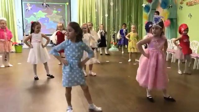 Утренник на 8 марта в детсаду№4.Подолино.М.О. смотреть онлайн