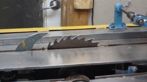 деревообрабатывающий станок  полуавтомат  с прижимным устройством