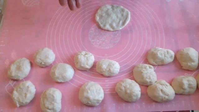 Пирожки бомбические!!!тесто на кефире,начинка двух видов?