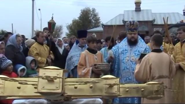 Установка купола и Креста в Свято-Троицком храме смотреть онлайн