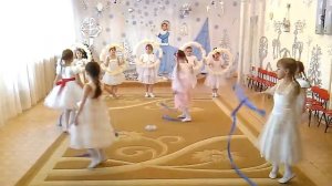 Детский танец " Снежный вальс" с элементами художественной гимнастики