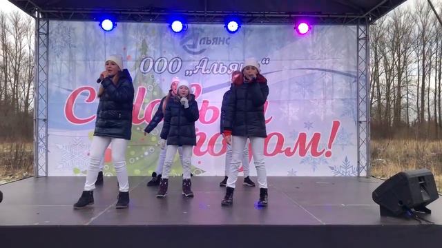 Селфи (Новогодняя Елка в ЖК Новый Петергоф, 28.12.2019) смотреть онлайн