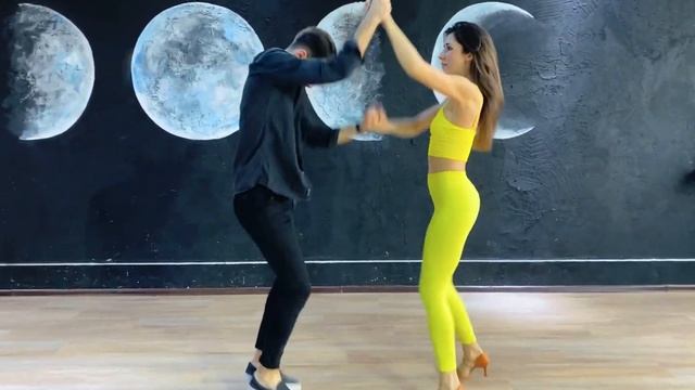 Jr. – La Estrella | Vlad & Kate смотреть онлайн