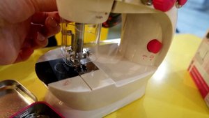 Детская швейная машинка Klein Открываем и шьем SEWING MACHINE FOR KIDS