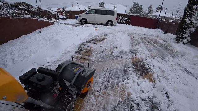 Подметальная машина Stiga SWS 600 G в работе, в деле ! Тест подметальной машины. смотреть онлайн