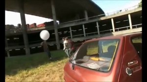 Летающие пузыри из жвачки (ураганное видео!)