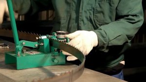 Разводной станок ТАЙГА для ленточных пил