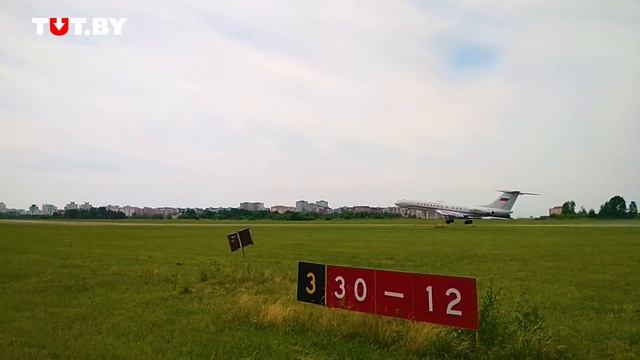 С аэродрома Минск-1 улетел последний самолет смотреть онлайн