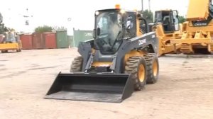 JOHN DEERE - мини-погрузчик с бортовым поворотом