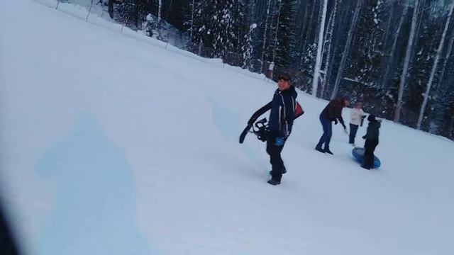 Весёлые покатушки на снегокате. Пробный спуск