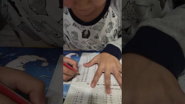 Амирчику 5 лет и он уже решает сложные примеры))) #математика#примеры#Амирчик