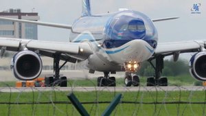 Красивый и редкий самолет "Азербайджанских Авиалиний" A340-500 в Домодедово, 2021 год.
