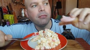 МУКБАНГ салат из крабовых палочек/Утренний ОБЖОР
