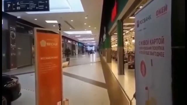 i put the GTA Vice City mall music over an guy driving through a mall смотреть онлайн