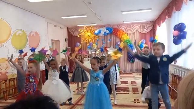 Танец выпускников "Зажигаем звезды"