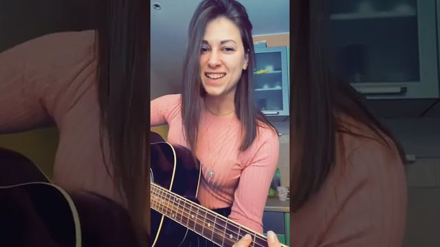 Красивая девушка поет песню #агатакристи #натебекакнавойне #girl #gitar #music