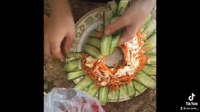 Красивый салат из доступных ингредиентов , самое главное очень вкусной салат смотреть онлайн