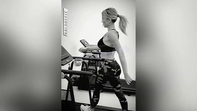 DILETTA LEOTTA SI DIVERTE SUL TAPIS ROULANT!! смотреть онлайн