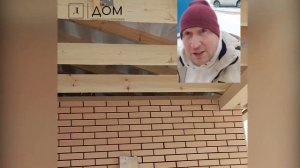 Внутренние перегородки  из керамических блоков 120 мм, и центральная несущая стена толщиной 380мм.