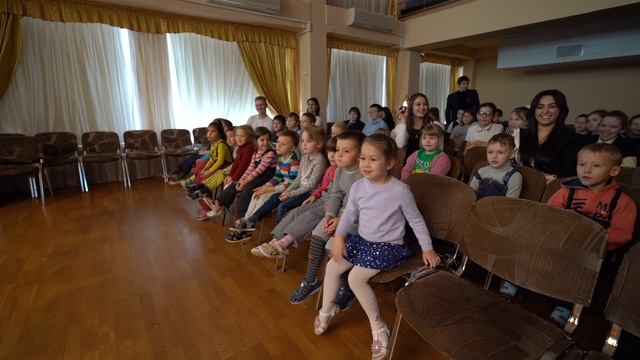 Три поросёнка. Постановка Школы в Капотне смотреть онлайн