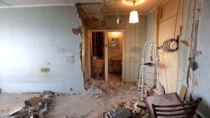 Ремонт. День 04. Демонтаж перегородки и сантехкабины.