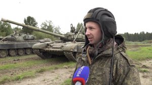 В Еланском учебном центре на занятиях водители-механики танков форсируют реку