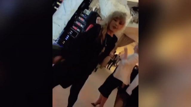 АЛЛА ПУГАЧЕВА ЗАЖГЛА НА МЕРОПРИЯТИИ смотреть онлайн