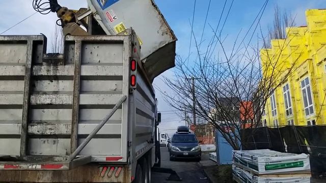 Вывоз строительного мусора в США смотреть онлайн