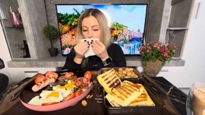 МУКБАНГ/Мощный завтрак ? /Яичница/бекон?Лаваш с сыром и зеленью ???Сосиски?